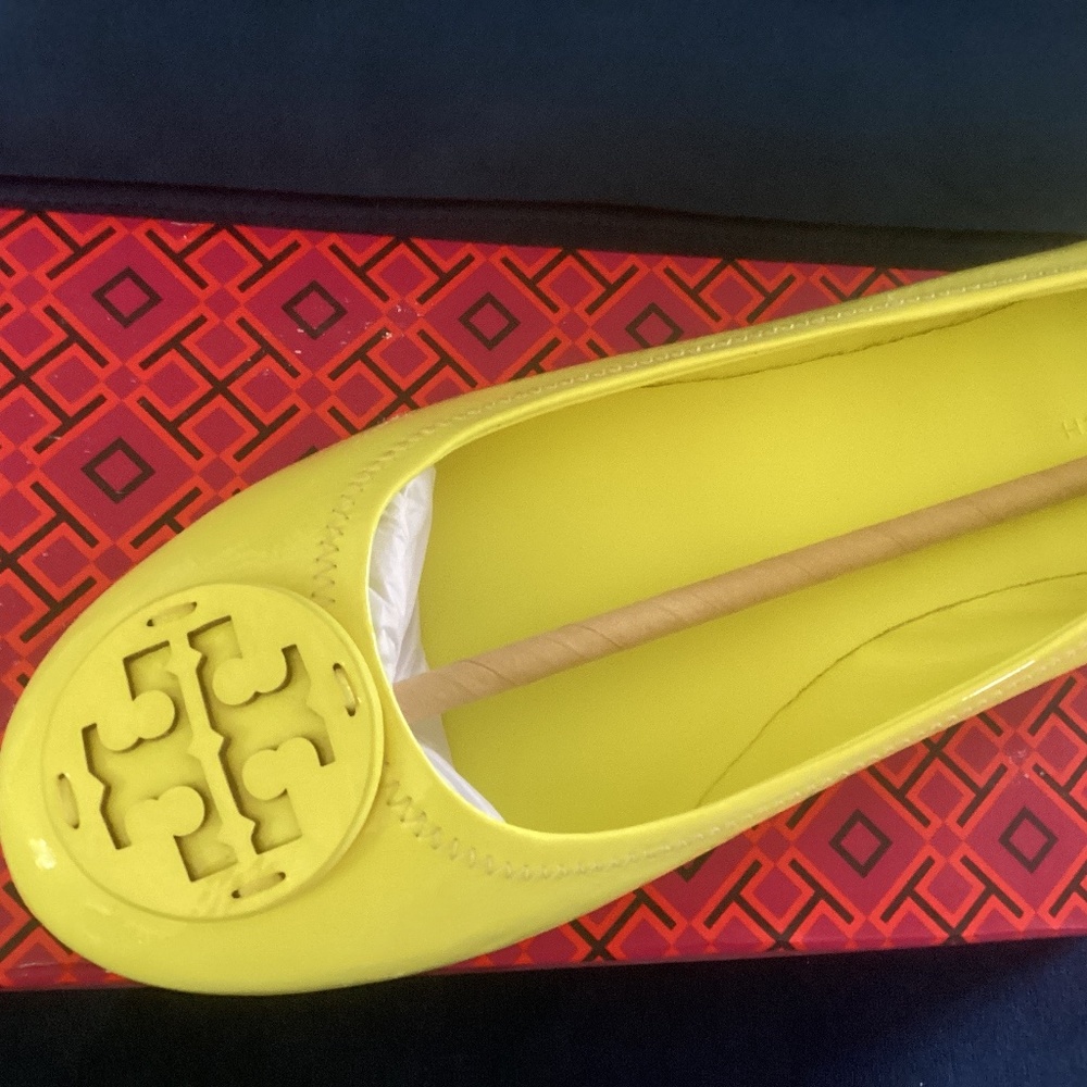 Nib Tory Burch Minnie Patent Leather Ballet Flats  BLAZING YELLOW